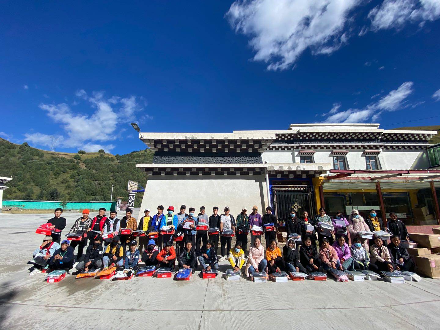 开云网页版·网站在线登入-开云(中国)公益回顾丨家国同欢月同圆 温暖满载甘孜州(图8)